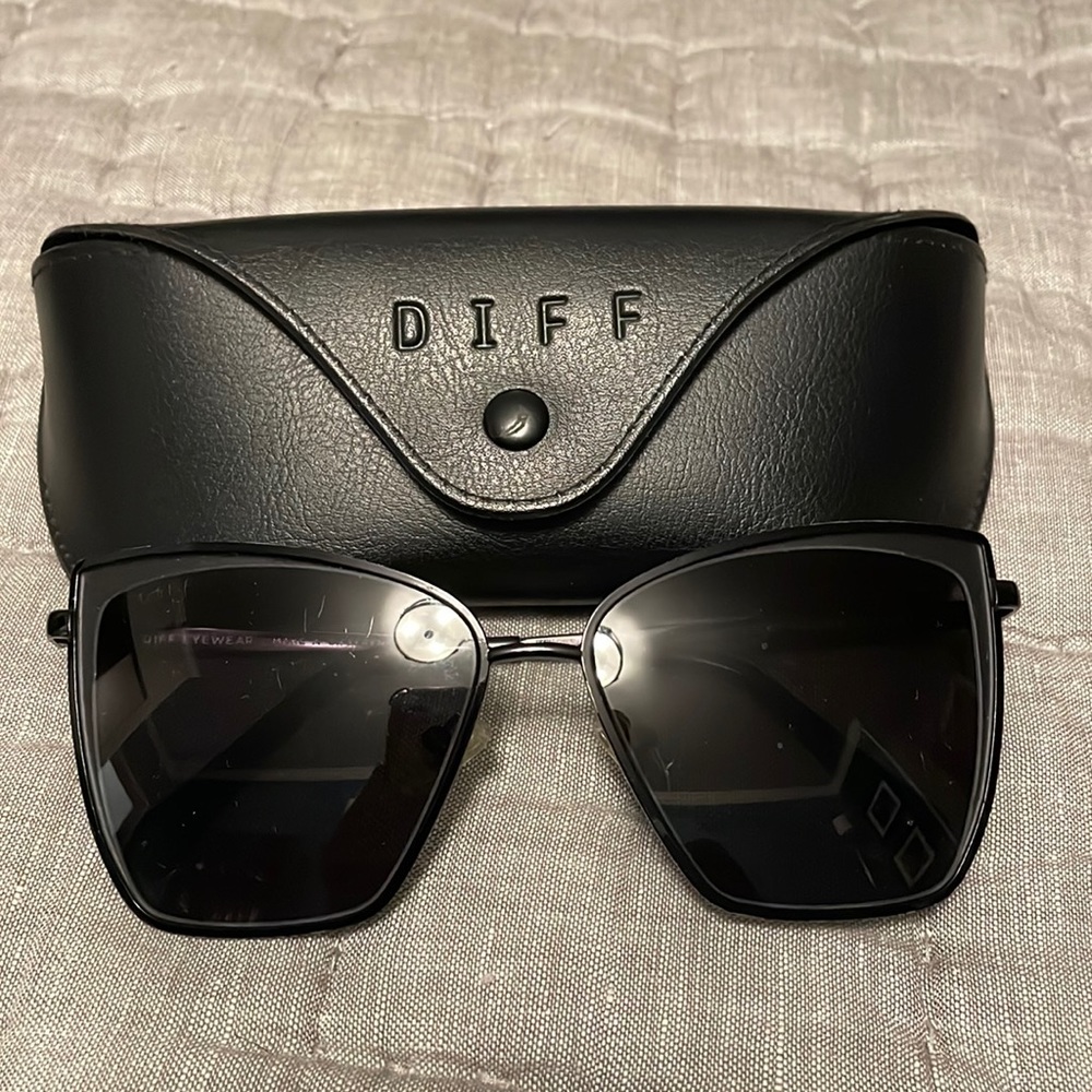 Diff Becky Black on Black Sunglasses